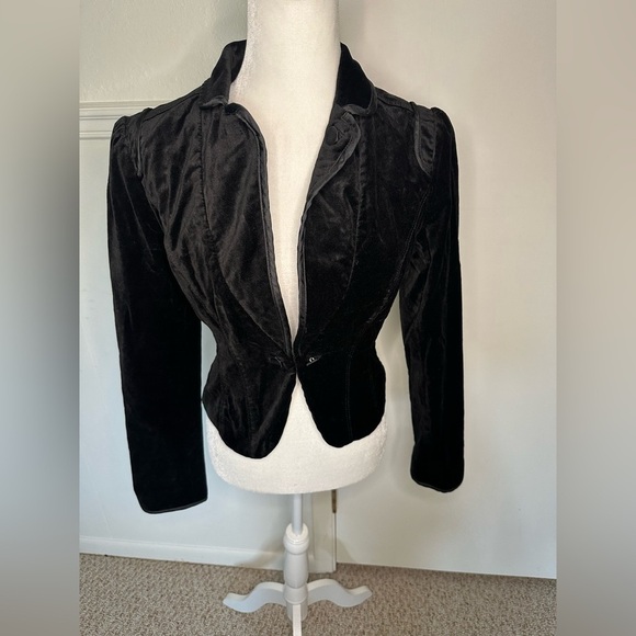 White House Black Market Jackets & Blazers - White House Black Market Velvet black Blazer with Cropped Tailored Fit size 4